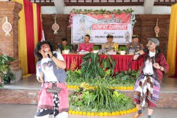 Jumat Curhat Mesadu Kapolres Karangasem di Desa Besakih Kecamatan Rendang