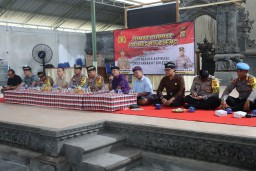 Kapolres Buleleng Kembali Gelar Jumat Curhat, Bersama Warga Desa Pelapuan Busungbiu