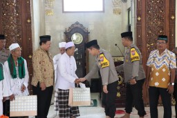Jumat Curhat, Kapolres Nganjuk Anjurkan Kepada Jamaah Untuk Datang ke TPS