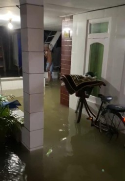 Banjir di Jalan Pemuda Baru Kampung Kajuk, Harus Menjadi Perhatian Pemkab Sampang