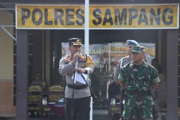 Jelang Hari Pemungutan Suara Pemilu 2024, Polres Sampang Laksanakan Apel dan Patroli Skala Besar