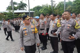 Kapolres Pimpin Gelar Apel Pengecekan dan Pemeriksaan Kesehatan Serta Penampilan Anggota Polres Nganjuk