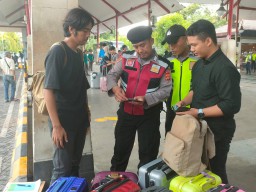 Polres Bandara Ngurah Rai Laksanakan Giat Yustisi, Pengunjung Bandara di Periksa Intensif