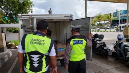 Di Periksa Intensif Mobil Box Yang Masuk Bandara Ngurah Rai