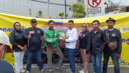 AMI Bersama Jurnalis Surabaya Berbagi Ratusan Paket Sembako Dalam Rangka Memperingati HPN 2024