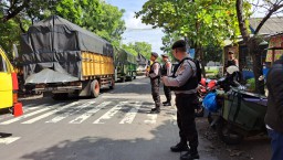 Polres Nganjuk Kawal Pendistribusian Logistik Pemilu 2024 Dari Gudang Sampai PPK Guna Pastikan Keamanan