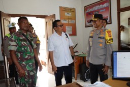 Kapolres Karangasem Cek Kesiapan Panitia Pungut Suara (PPS) dalam Menyimpan Logistik Pemilu