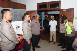 Kunjungi Anggota Pam TPS, Kapolres Nganjuk Pastikan Semua Siap