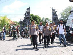 Kapolres Buleleng Cek Kesiapan Personil Dalam Rangka Pengamanan Rapat Pleno Terbuka di Kecamatan Seririt dan Banjar