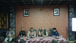 Kapolsek Pasar Kemis Hadiri Rapat Terbuka Rekapitulasi Penghitungan Suara Pemilu 2024 di PPK Pasar Kemis