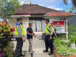 Personil OMB Polres Karangasem Lakukan Pengamanan di Kantor DPRD