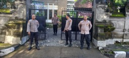 Polresta Denpasar Pengamanan Obyek PPK Denut Operasi Mantap Brata Agung 2023-2024 Tahap Rekapitulasi Hitung Suara