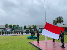 Dibawah Guyuran Hujan ,Kodim 1204/Sanggau Laksanakan Upacara 17 San