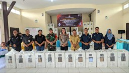 Polres Bengkayang Polsek Sungai Betung Amankan Rapat Pleno PPS di PPK Kecamatan Sungai Betung Pemilu 2024