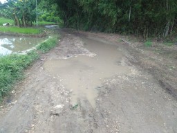Jalan Rusak Parah Warga Dusun Lembung Merasa di Anak Tirikan