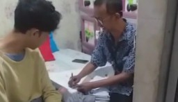 Viral Oknum Petugas KPPS TPS 13 Kampung Kebon Cau Kelurahan Pandeglang Diduga Coblos Surat Suara Caleg