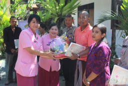 Anggota Polres Bandara Ngurah Rai Yang Sakit Mendapat Kunjungan dari Ketua Bhayangkari Daerah Bali