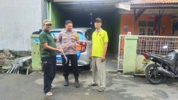 Antisipasi Tawuran, Polisi Kumpulkan Celurit an Stik Golf Dari Warga di Cakung Jaktim