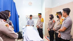 Kapolres Metro Jakarta Timur Melayat Ke Personel Yang Meninggal Dunia di RS Husada Jakarta