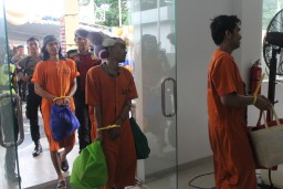 Pemindahan Tahanan ke Kantor Baru Polres Bandara Ngurah Rai di Jaga Ketat