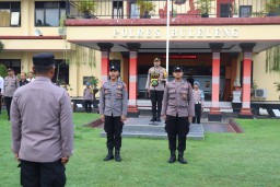 Apel Jam Pimpinan Kapolres Buleleng Tekankan Pegang Teguh Tri Brata dan Catur Prasetya Polri Dalam Jalankan Tugas