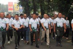 Yonbekang 2 Kostrad Berperan Aktif dalam Meriahkan Jalan Sehat Menyambut HUT ke-63