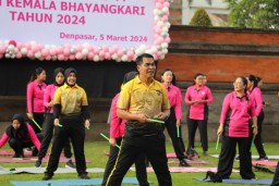 Polda Bali Gelar Olahraga Bersama Peringati HUT Yayasan Kemala Bhayangkari ke-44