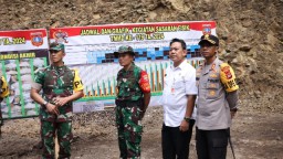 Kapolres Karangasem Dampingi Pangdam IX/Udayana Tinjau Hasil TMMD ke-119
