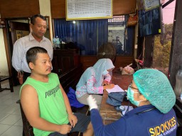 Sidokkes Polres Karangasem Laksanakan Pemeriksaan Tahanan di Rutan Polres Karangasem