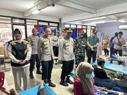 Kapolres Hadiri Donor Darah di Rusun Albo Cakung Barat