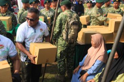 Meriahkan Jalan Sehat Dalam Rangka HUT ke-63 Kostrad, Yon Bekang 2 Kostrad Ikut Andil