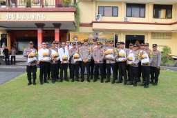 Kapolres Buleleng Pimpin Apel Jam Pimpinan Dirangkaikan Upacara Pelepasan Purnabakti