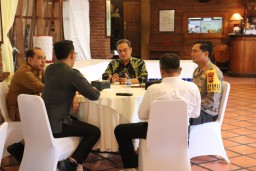 Kapolres Buleleng Pimpin Pengamanan Sidang Pleno Rekapitulasi Hasil Penghitungan Perolehan Suara Pemilu 2024
