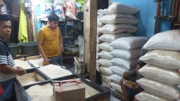 Stok Beras di Pasar Cakung Masih Memadai dan Harga Sembako Normal, Pedagang Harap Penjualan Meningkat