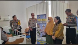 AKBP Arif Fuzlurrahman Berkunjung Ke RS Ubaya, Melihat Kondisi Korban Laka Lantas