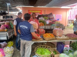 Polres Buleleng Menurunkan Team Satgas Pangan Memantau Ketersediaan Harga Bahan Pokok