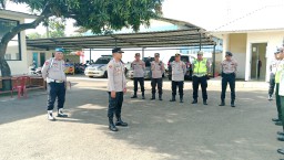 Kapolsek Pasar Kemis Pimpin Apel Pengamanan Lintasan Kunjungan Wakil Presiden RI ke Ponpes Daarul Archam