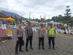 Kapolres Karangasem Pantau Pengamanan Tawur Tabuh Gentuh di Pura Besakih