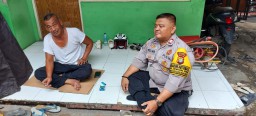 Sambang ketua RT Dalam Rangka Cooling System Pasca Pemilu, Bhabinkamtibmas Sampaikan Hal Penting