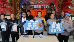 Sat Resnarkoba Polresta Denpasar Amankan Dua Bandar, Sita 4,4 KG Sabu dan 1.236 Butir Ekstasi