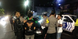 Kapolsek Simokerto Pimpin Operasi di Jalan Ngaglik Berhasil Tindak 14 Orang Pelanggar Lalu Lintas