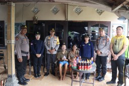 Kapolres Karangasem Berkunjung dan Berikan Semangat Kepada Personel Yang Sakit
