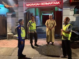 Pastikan Pengamanan Sholat Tarawih Waka Polres Klungkung Lakukan Pemantauan