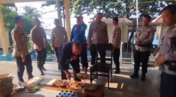 Kasat Polairud Polres Karangasem Rayakan Ultah Anggotanya