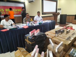 Rokok Tanpa Cukai Lepas Dari Bea Cukai Entikong, Ditangkap Satreskrim Polres Sanggau