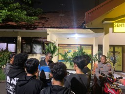 Lima Remaja Hendak Perang Sarung, Diamankan Polrestabes Surabaya