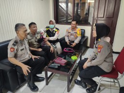 Jaga imunitas Personil Polri di Bulan Puasa, Si Dokkes Lakukan Layanan Kesehatan keliling