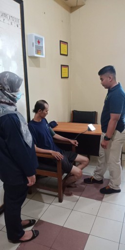 Si Dokkes Polres Metro Jakarta Timur Berikan Pelayanan Kesehatan keliling Kepada Anggota Polri Dan Tahanan