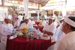 Minggu Kasih Masyarakat Tanyakan Aturan Berlalulintas Ketika Berpakaian Adat Bali
