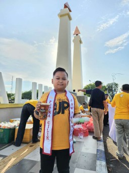 Tebar Kebaikan Ramadhan, Putra Cilik Jawa Timur 2023 Ikut Berbagi 1000 Takjil Estoh 97